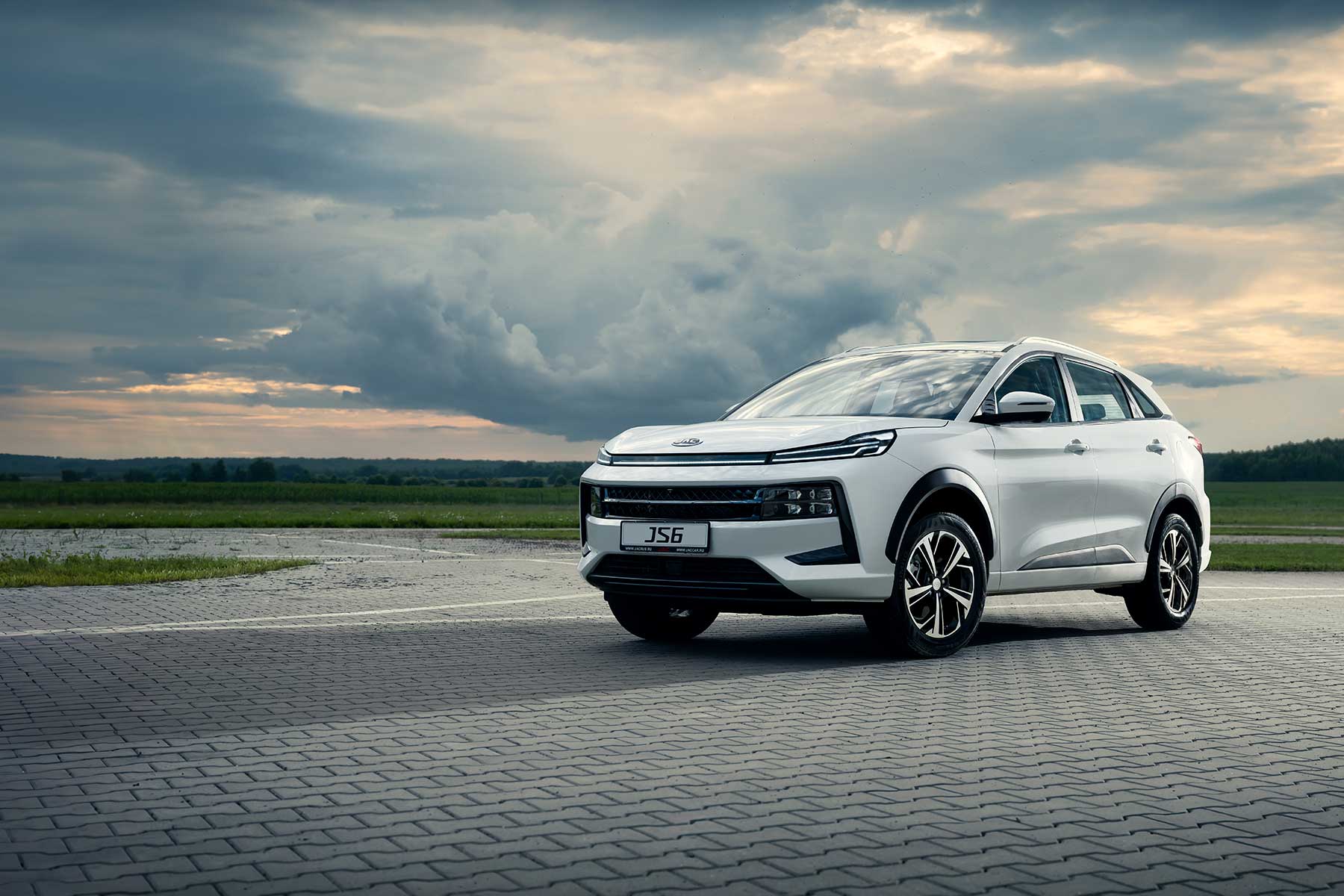 <b>JAC JS6</b></br>Технологии и стиль